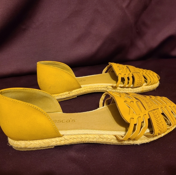 Women's, tan slip on sandals - Picture 3 of 6